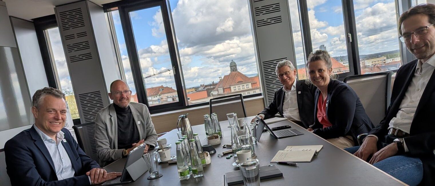 Ein Gruppenbild von Dr. Thomas Koch, Klaus Wübbenhorst, Wolfgang Uhl, Stefanie Kurz und Dr. Rainer-Johannes Wolf.