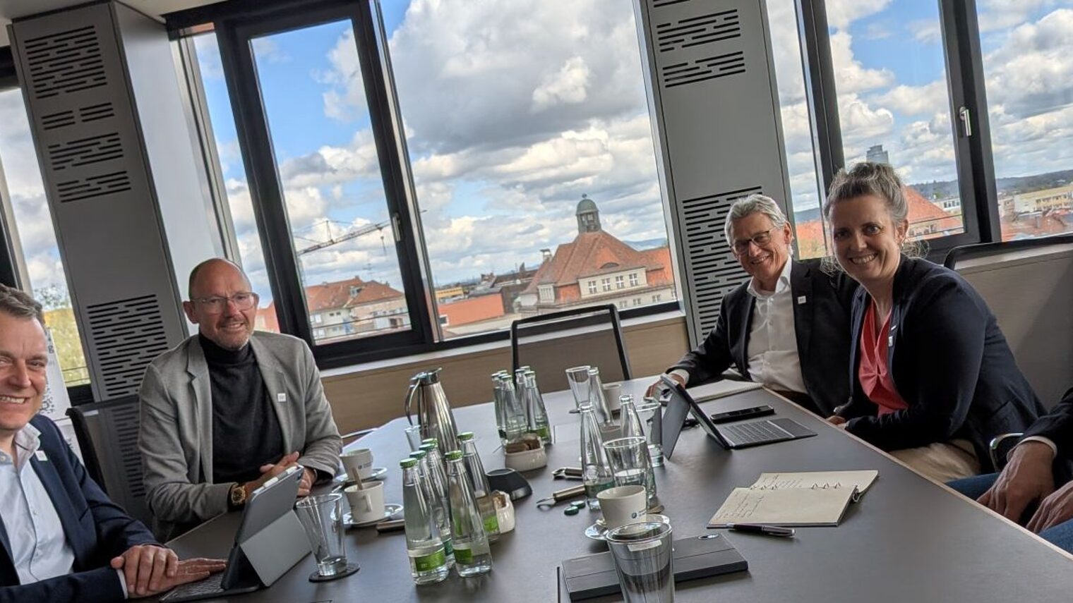 Ein Gruppenbild von Dr. Thomas Koch, Klaus Wübbenhorst, Wolfgang Uhl, Stefanie Kurz und Dr. Rainer-Johannes Wolf.